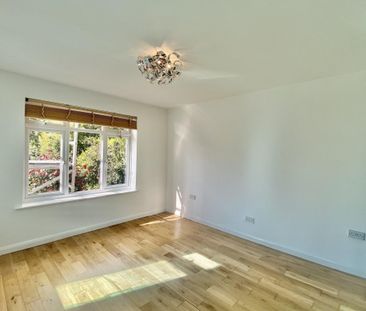 Midanbury Lane - Photo 5