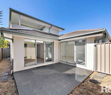 Spacious Townhouse - Photo 6