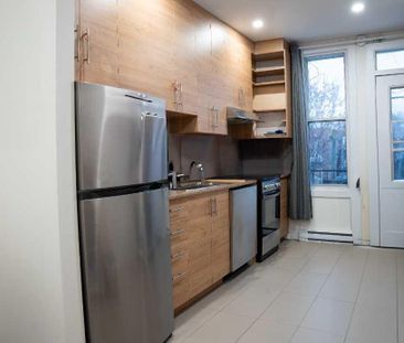 Absolutely beautiful, renovated 3.5 - Photo 1