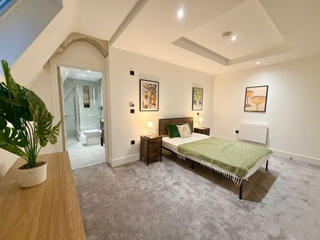 2 Bed Flat, Long Row, NG1 - Photo 5