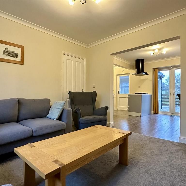 3 bedroom semi-detached house to rent - Photo 1