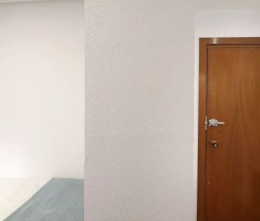 Nice room for rent in 6-bedroom apartment in Retiro - Photo 6
