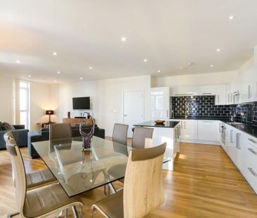 3 bedroom flat to rent - Photo 3