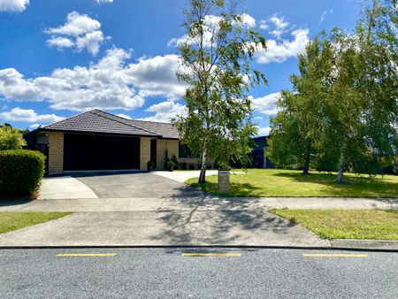 3-Bedroom House in Upper Hutt - Photo 3