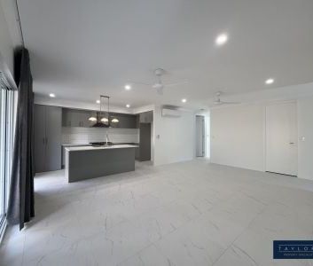 Brand New Luxury Home with Pool in Cannonvale! - Photo 2