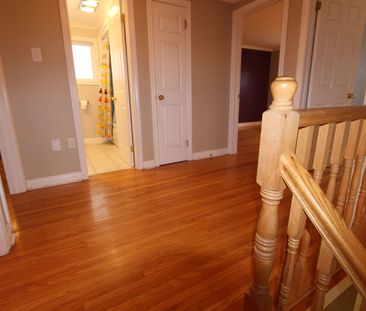 For Lease - 8 Meadowland Avenue Unit# Upper Unit, Barrie, Ontario - Photo 2