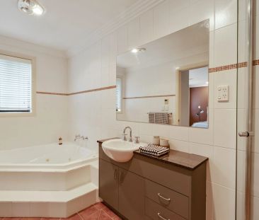 13 Bert Whiteley Place, Orange. - Photo 3