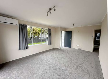 Lovely 3 bedroom Family Home in Massey - Photo 3