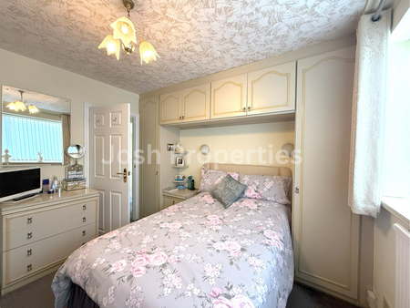 2 bedroom ground floor flat to rent - Photo 2