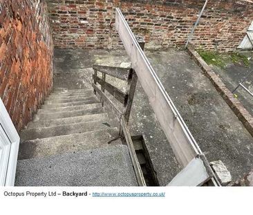 3 bedroom flat to rent - Photo 4