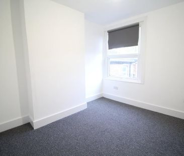 3 bedroom maisonette to rent - Photo 2