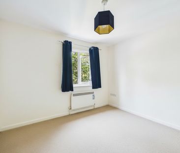 1 bedroom Flat in Drift Way, Slough - Photo 2