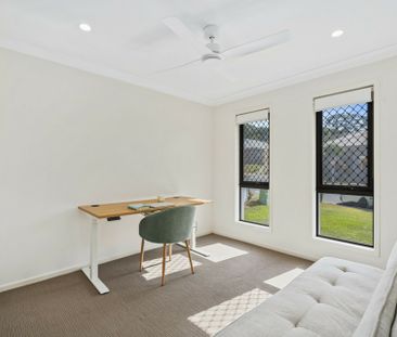 IMMACULATE FAMILY HOME - Photo 2