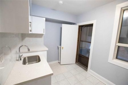For Lease - 1104 College Street Unit# 2nd floor, Toronto, Ontario - Photo 3