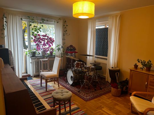 Emågatan, Bagarmossen - Foto 1