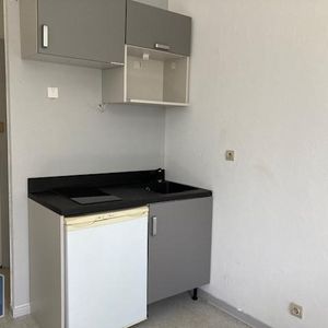 Location Appartement 1 pièce 21m² ST ETIENNE 42000 - Photo 2