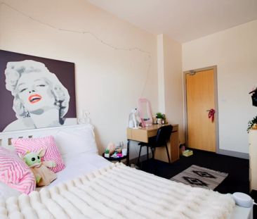 5 bedrooms 1 bathroom - Photo 1