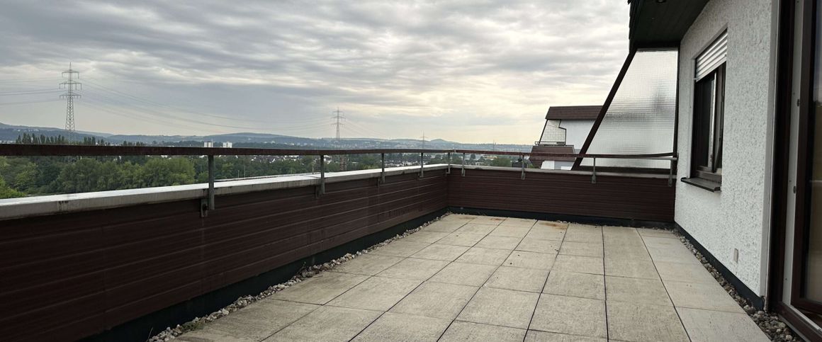 Umfangreich renoviert! Moderne 3 Zimmer Wohnung in Aussichtslage! - Photo 1