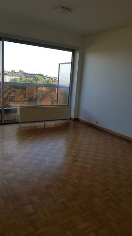 Prachtig appartement op de bovenste verdieping met 1 slaapkamer. + terras - Photo 4