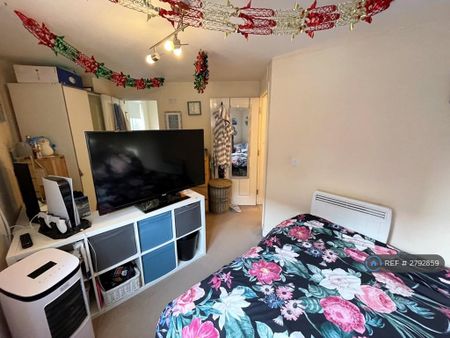 2 bedroom flat to rent - Photo 4