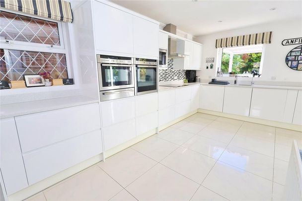 4 bedroom detached house to rent - Photo 1