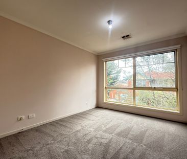 1 Scarborough Square, Mont Albert North - Photo 3