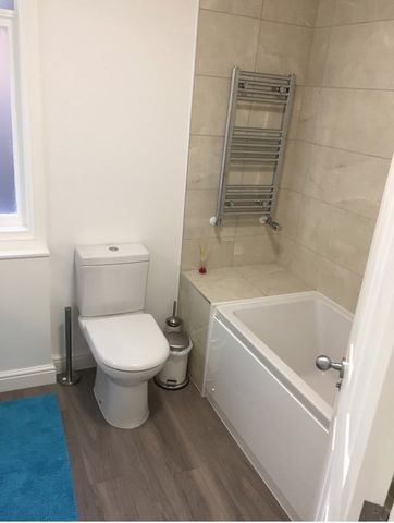 2 Bed Flat, Royal Parade, TW9 - Photo 2