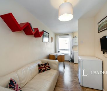 4 bedroom house to rent St. Thomass Street, Portsmouth, PO1 - Photo 2