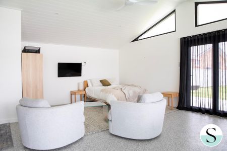 4 Middle Street, Caves Beach NSW 2281 - House For Rent | Domain - Photo 4