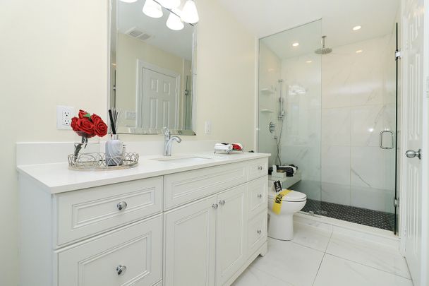 For Lease - 1747 Cobra Crescent, Burlington, Ontario - Photo 1