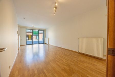 GELIJKVLOERS APPARTEMENT IN HARTJE ZWEVEGEM - Foto 3