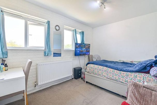 3 bedroom flat to rent - Photo 1
