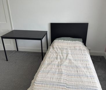 Room in a Shared House, Burgess Road, SO16 - Photo 4