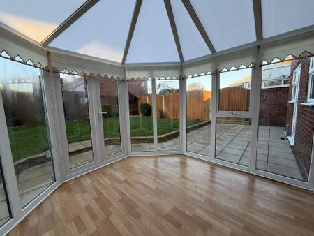 4 bedroom detached house to rent - Photo 3