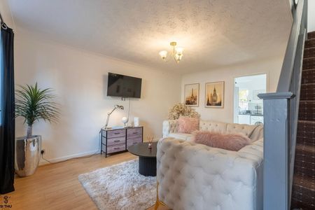 2 Bed Semi-Detached House, Greton Close, M13 - Photo 4