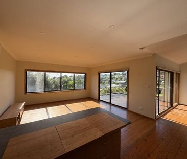Spacious 5-Bedroom Home for the Whole Family - Photo 2