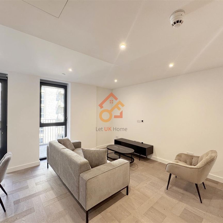 4 Merino Gardens, London, E1W - Photo 1