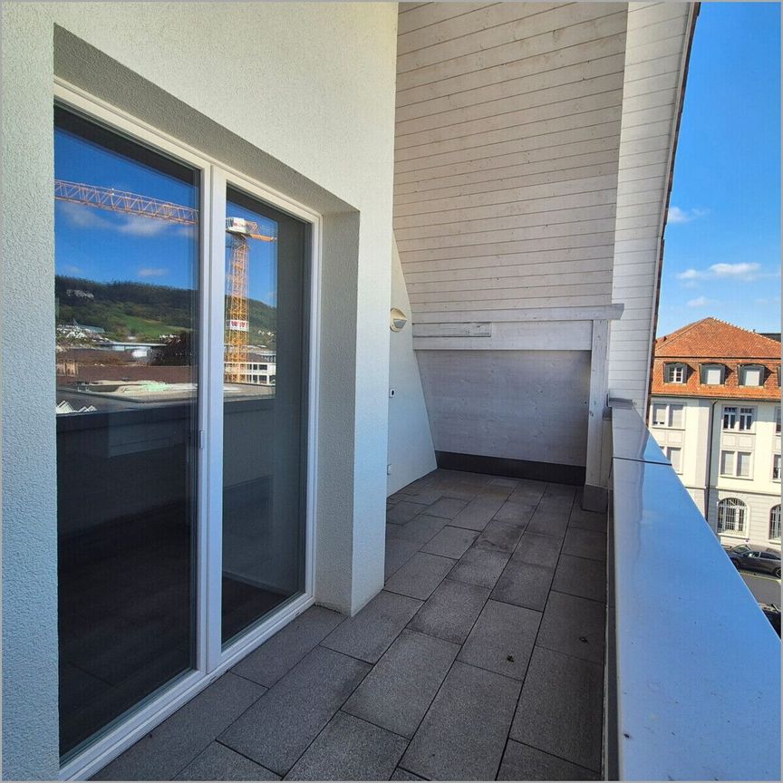 Grosszügige, zentrale Dach-Maisonette mit Weitsicht! - Photo 1