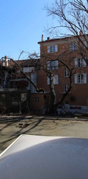 Appartement au calme situé dans le Vieux Carouge - Photo 2