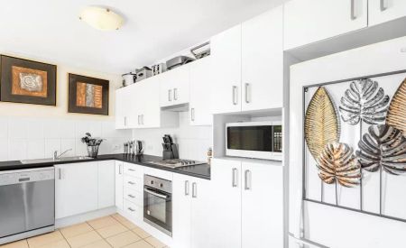 Low Maintenance - Photo 2