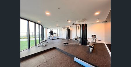 Contemporary Sky-Residence with Premium Views & Double Parking - Photo 3