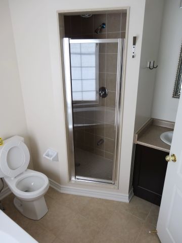 For Lease - 15 Cathedral High Street, Markham, Ontario - Photo 2