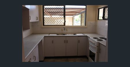 Neat 3 Bedroom Home - Photo 4