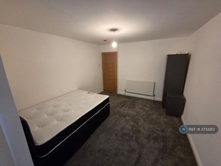 1 bedroom in a house share to rent - Photo 3
