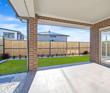 Custom Built Home With Quality Inclusions - Photo 4