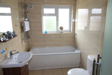 1 bedroom in a house share to rent - Photo 5