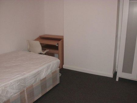 1 Bed - Victoria Street, Gillingham - Photo 4
