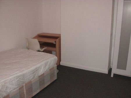 1 Bed - Victoria Street, Gillingham - Photo 2