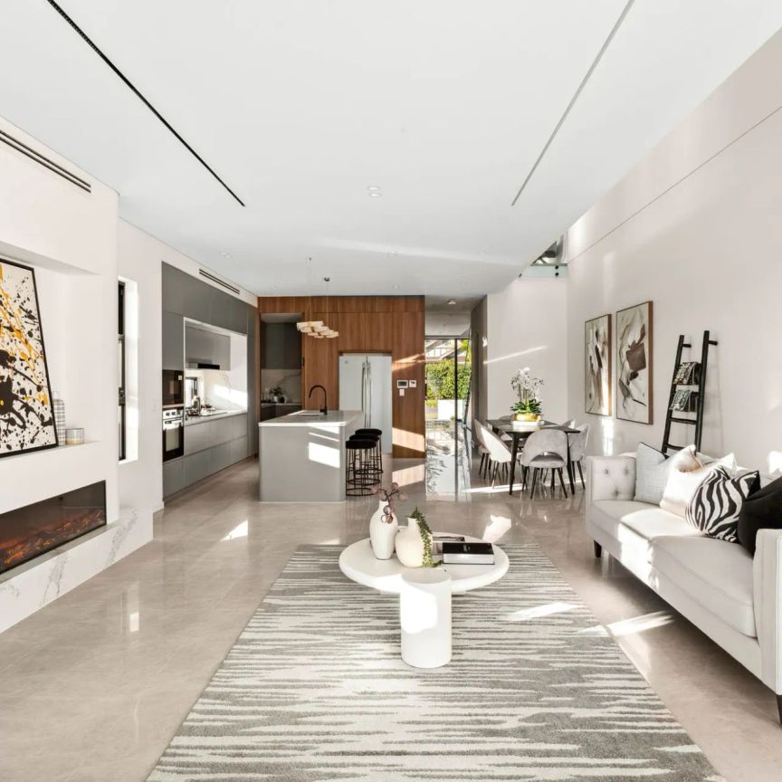 ELEGANT FIVE BEDROOM MASTERPIECE IN AN EXCEPTIONAL LOCATION - Photo 1