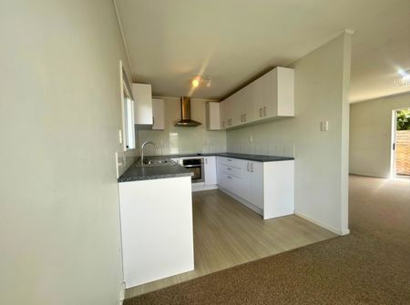 Well-presented 3-bedroom unit in New Lynn - Photo 3
